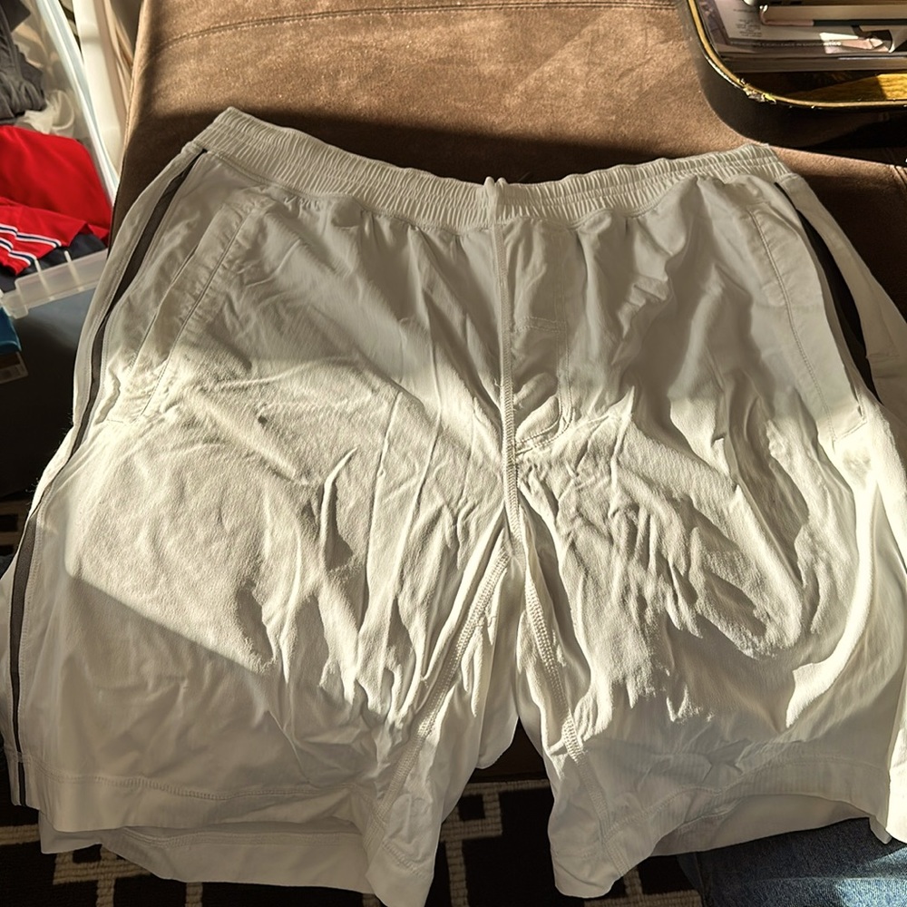 Lululemon pacebreaker short lined XL